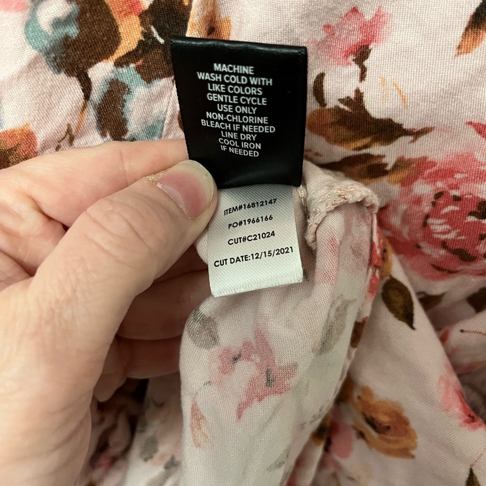 Torrid pink floral babydoll shark bite blouse size 2X feminine - Picture 4 of 6